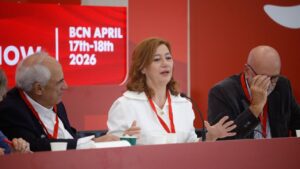 Armengol hablando sobre inclusi&oacute;n en evento pol&iacute;tico en Barcelona