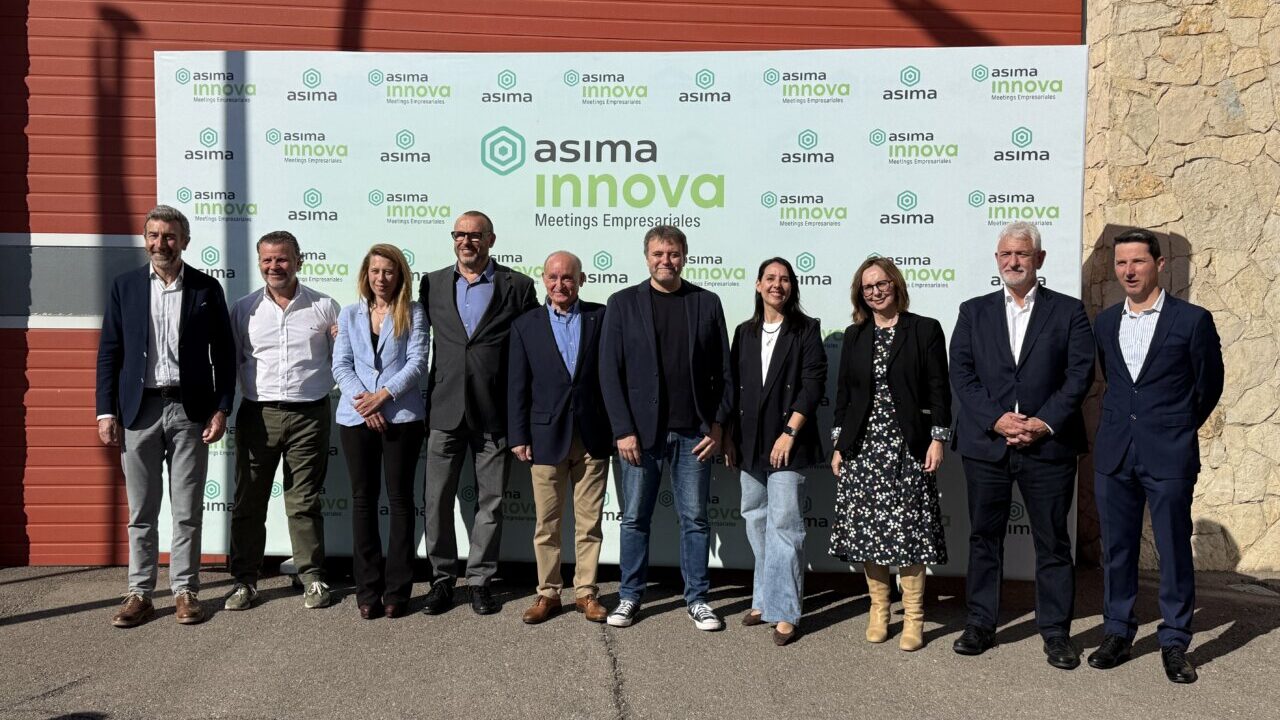 Grupo de personas en evento de ASIMA sobre talento empresarial