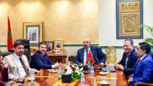Reuni&oacute;n entre delegaciones del Ayuntamiento de Palma y T&aacute;nger en un ambiente formal