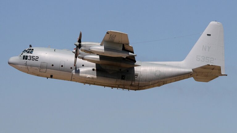 Un avi&oacute;n de los Marines de Estados Unidos sobrevuela Mallorca