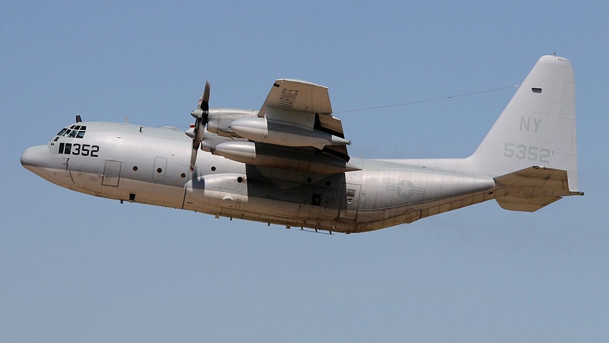 Un avi&oacute;n de los Marines de Estados Unidos sobrevuela Mallorca