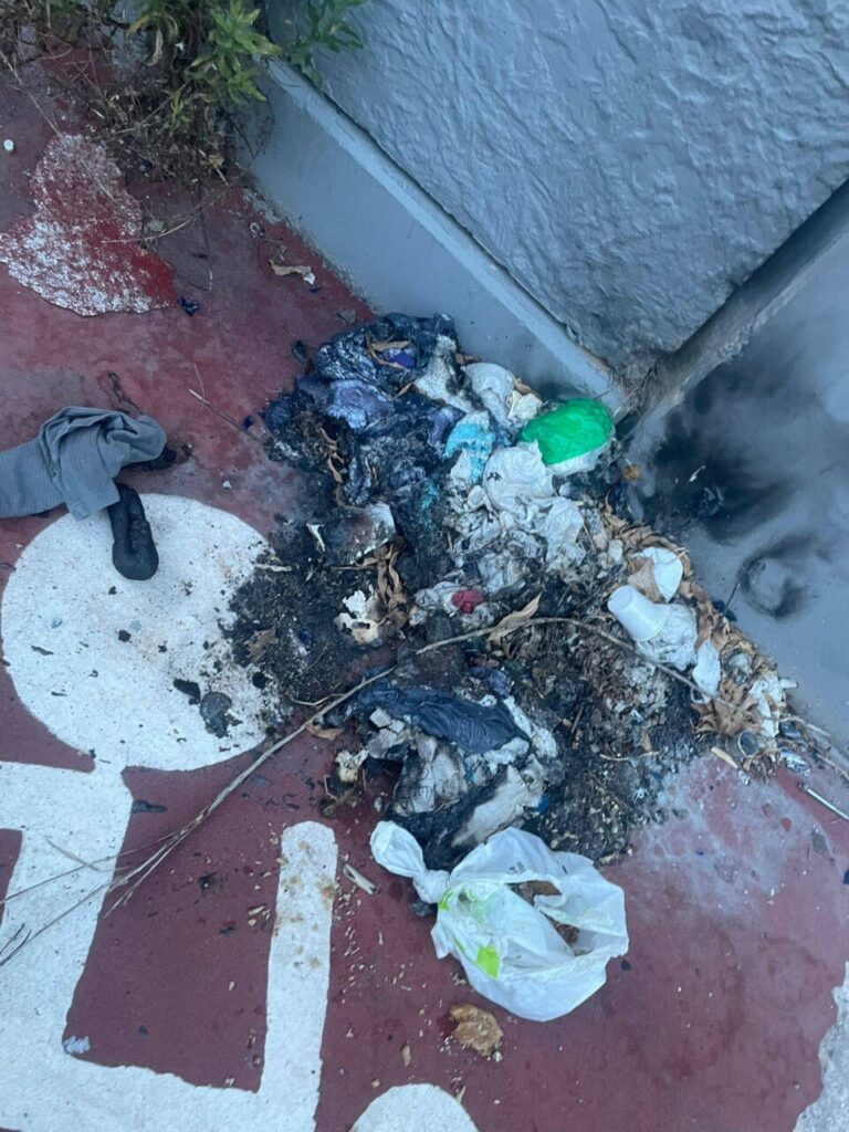 Acumulación de basura en el carril bici de Son Ferriol