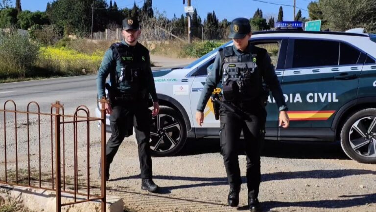Cazados tras romper sensores y abrir un agujero para okupar una casa en Ses Salines