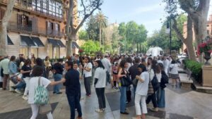 M&eacute;dicos concentrados en Palma durante una protesta contra el Estatuto Marco