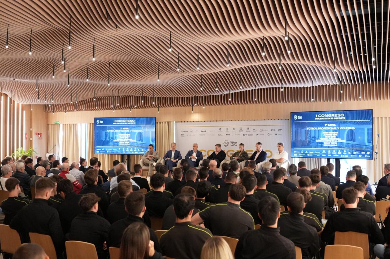 Panel de discusi&oacute;n en el I Congreso sobre violencia en el deporte en Mallorca