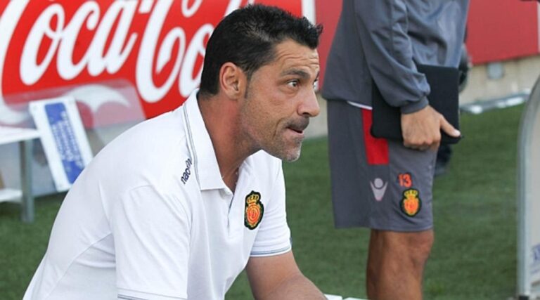 Javier Olaizola durante su debut como entrenador del Mallorca en Montilivi