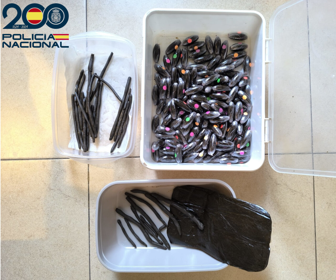 Contenedores con hach&iacute;s confiscado por la Polic&iacute;a Nacional en una operaci&oacute;n