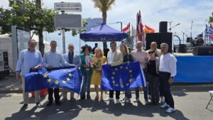 Celebraci&oacute;n del D&iacute;a de Europa en Palmanova con banderas y participantes