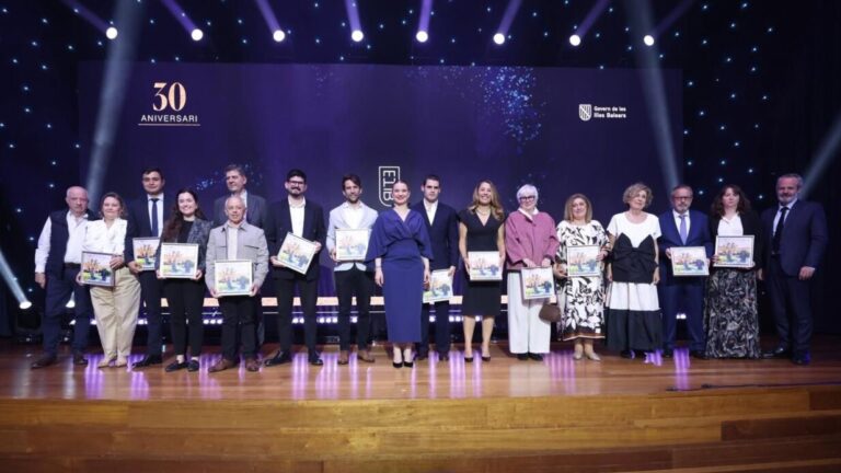 La Escuela de Hosteler&iacute;a reconoce a exalumnos destacados por su 30 aniversario