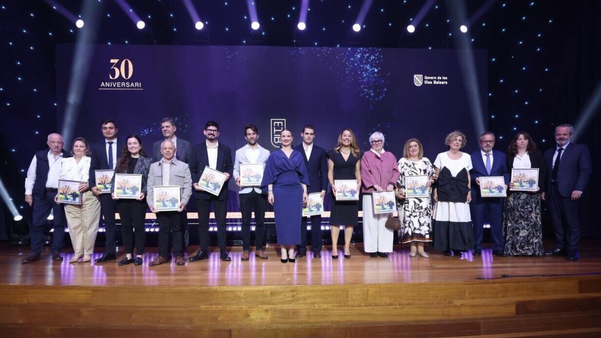 La Escuela de Hosteler&iacute;a reconoce a exalumnos destacados por su 30 aniversario