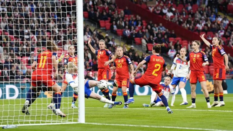Jugadoras de la selecci&oacute;n espa&ntilde;ola femenino en un partido en Wembley