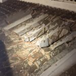 Da&ntilde;os en el techo de una vivienda tras una explosi&oacute;n de gas en Menorca.