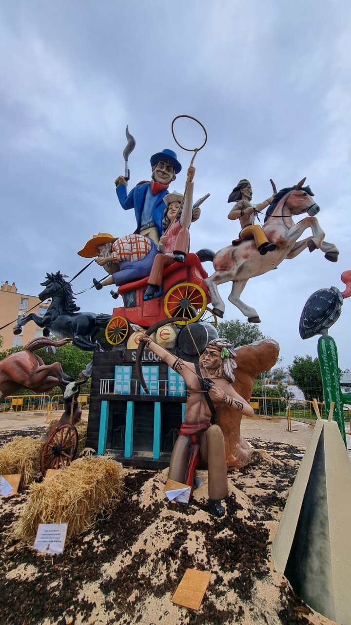 Monumento fallero en El Toro durante las Fallas 2026