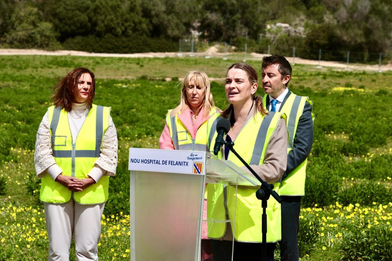 Inauguraci&oacute;n de la construcci&oacute;n del nuevo hospital en Felanitx con autoridades presentes