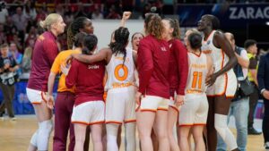 Jugadoras del Galatasaray celebrando tras un partido de Euroliga