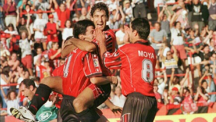 Celebraci&oacute;n de gol del Mallorca en 1997 con Amato y Moya