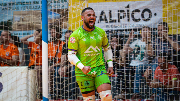 Jugador del Illes Balears Palma Futsal celebrando un gol en el partido