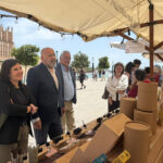 Inauguraci&oacute;n de la feria Be Palma en el Parc de la Mar con asistentes y productos locales.