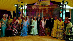 Autoridades en la inauguraci&oacute;n de la Feria de Abril en Palma con trajes tradicionales.