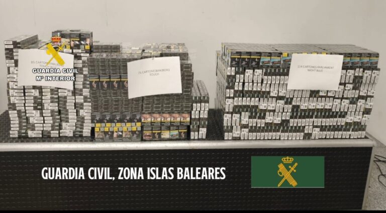 Pillados en el aeropuerto de Palma con 2.740 cajetillas de tabaco en sus maletas