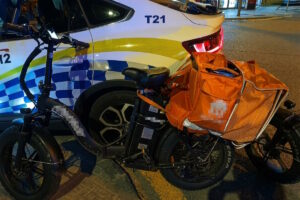 Ciclomotor el&eacute;ctrico detenido por la polic&iacute;a en Palma de Mallorca