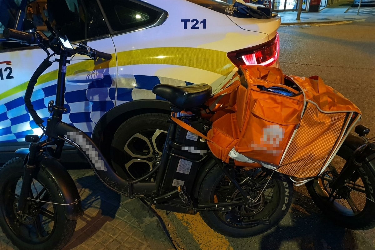 Ciclomotor el&eacute;ctrico detenido por la polic&iacute;a en Palma de Mallorca