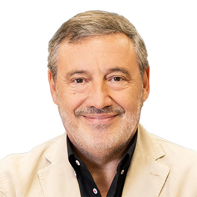 Retrato de Jaume Monserrat con una sonrisa amigable