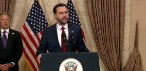 JD Vance hablando sobre negociaciones entre Estados Unidos e Ir&aacute;n