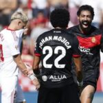 Johan Mojica celebra un gol con sus compa&ntilde;eros del RCD Mallorca