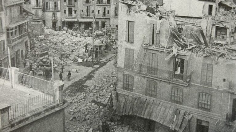 Edificios destruidos en Mallorca tras bombardeos aéreos durante la Guerra Civil Española.