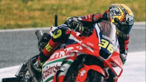 Piloto en moto Ducati durante la carrera de MotoGP en Jerez