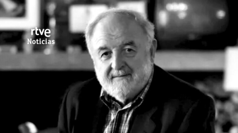 Diego Carcedo, periodista español, en una imagen en blanco y negro.