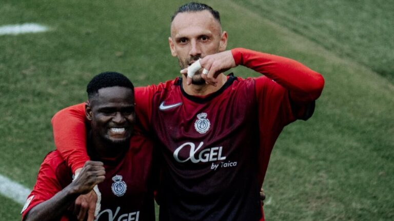 Muriqi y Luvumbo celebrando un gol en el partido del Mallorca