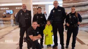 Final feliz en Alc&uacute;dia: la Polic&iacute;a devuelve a sus padres a un ni&ntilde;o perdido