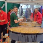 Preparación de paella en la celebración de Fallas en El Toro, Calvià.