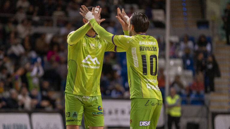 Jugadores del Palma Futsal celebrando un gol en el partido