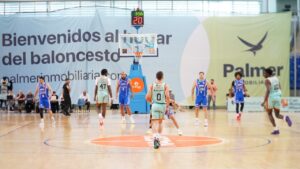 Jugadores de baloncesto en el partido de Palmer Basket en Son Moix