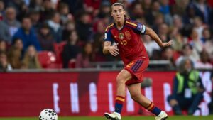 Patri Guijarro jugando con la selecci&oacute;n espa&ntilde;ola de f&uacute;tbol