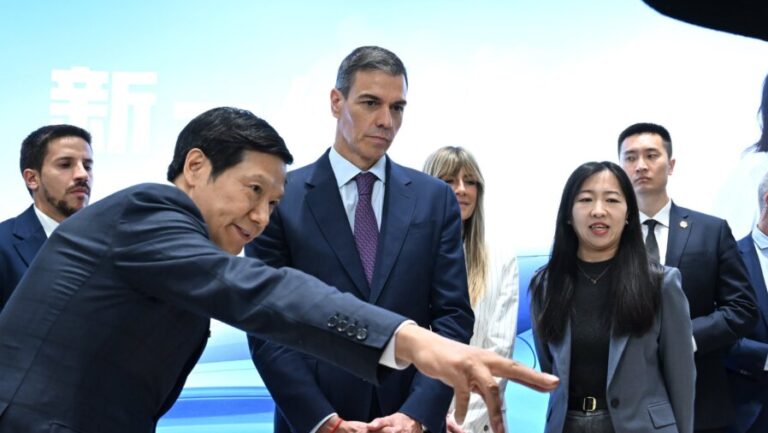 Pedro S&aacute;nchez y Bego&ntilde;a G&oacute;mez en un evento en China