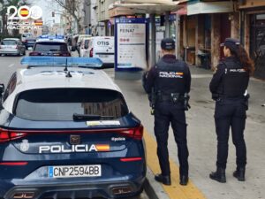 Agentes de la Polic&iacute;a Nacional en Palma durante un arresto.