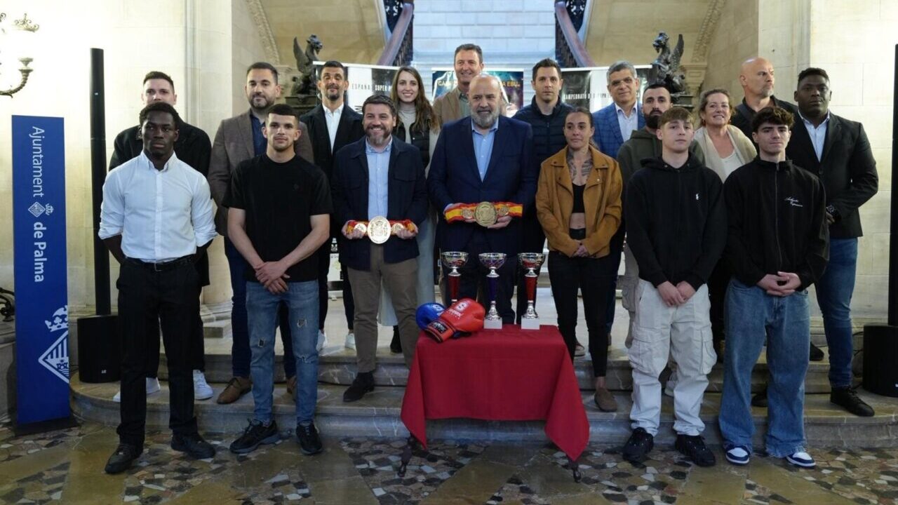 Presentaci&oacute;n del evento de boxeo en Palma con autoridades y boxeadores