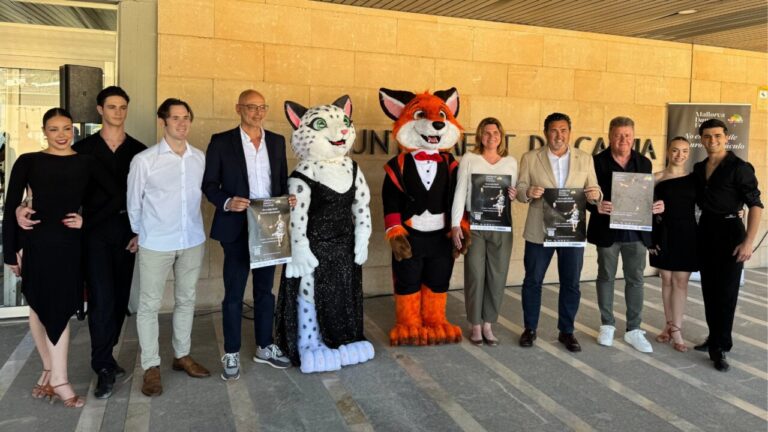 Grupo de personas posando en la presentaci&oacute;n del Mallorca Dance Festival