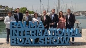Grupo de personas en la presentaci&oacute;n del Palma International Boat Show