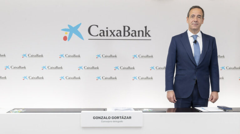 Gonzalo Gort&aacute;zar en la presentaci&oacute;n de resultados de CaixaBank del primer trimestre de 2026.