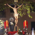 Imagen de la procesi&oacute;n del Crist de la Sang en Palma con figuras religiosas