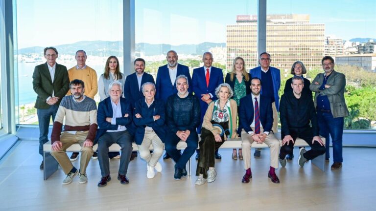 Reuni&oacute;n del jurado del concurso para la renovaci&oacute;n de la fachada mar&iacute;tima de Palma.