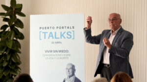 El onc&oacute;logo Enric Benito invita a mirar la muerte "a los ojos"