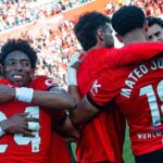 Jugadores del RCD Mallorca celebrando un gol en el estadio.