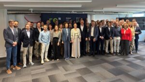 Grupo de personas en la reuni&oacute;n del patronato Impulsa Balears sobre econom&iacute;a circular.