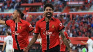Jugadores del RCD Mallorca celebrando un gol en el estadio